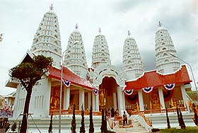 Shrine2.jpg (22505 bytes)