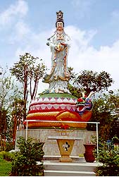 Shrine4.jpg (22508 bytes)