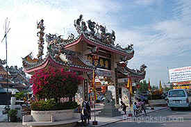 Shrine1.jpg (18826 bytes)