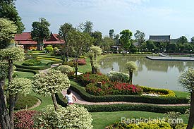 Village4.jpg (19681 bytes)