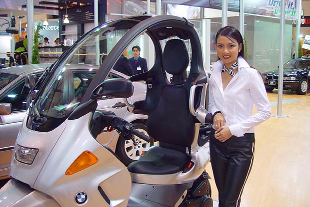 Car13L.JPG (79940 bytes)