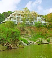 Hotel.jpg (16838 bytes)