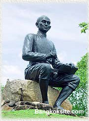 SunthornPhu_180.jpg (15813 bytes)