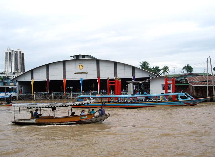 BargeDockL.jpg (76682 bytes)