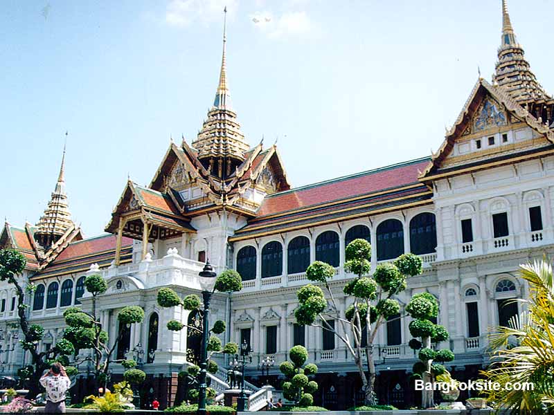 GrandPalace1L.JPG (89682 bytes)
