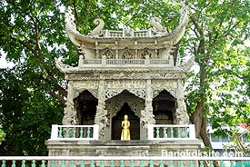 WatSuthat116.JPG (37131 bytes)