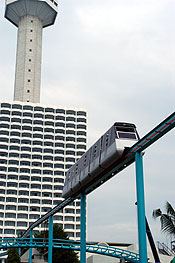 PattayaPark6M.jpg (17611 bytes)