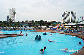PattayaPark7M.jpg (22491 bytes)