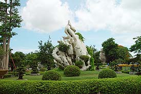 StonePark4.JPG (21326 bytes)