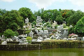 StonePark5.JPG (24404 bytes)