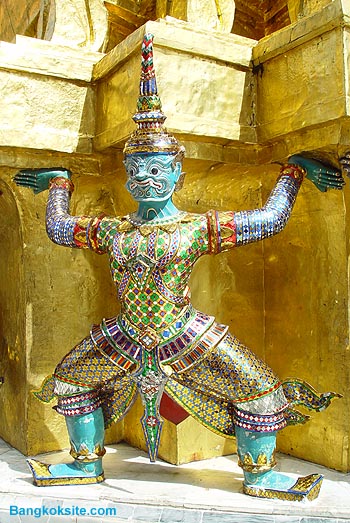 WatPhrakaeo102.JPG (84032 bytes)