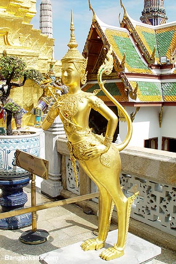 WatPhrakaeo109.JPG (85340 bytes)