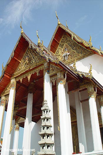 WatSuthat103.JPG (58615 bytes)